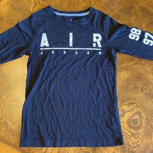 AIR JORDAN BOYS SZ MEDIUM LONG SLEEVE BLACK SHIRT